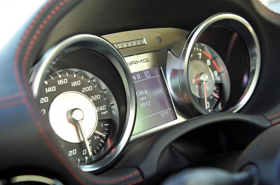  Mercedes-Benz SLS AMG GT 2013 года  (фото 9 из 110)